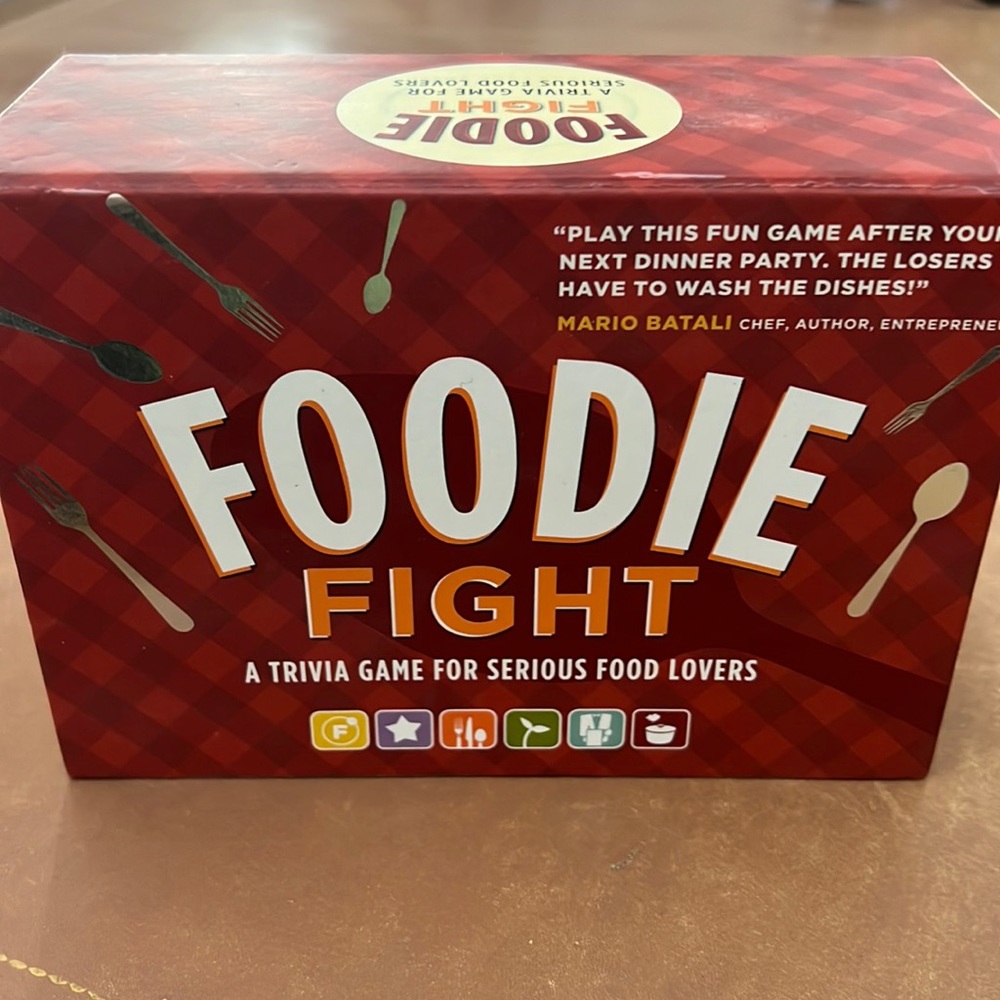 Board game Foodie fight trivia game , never played